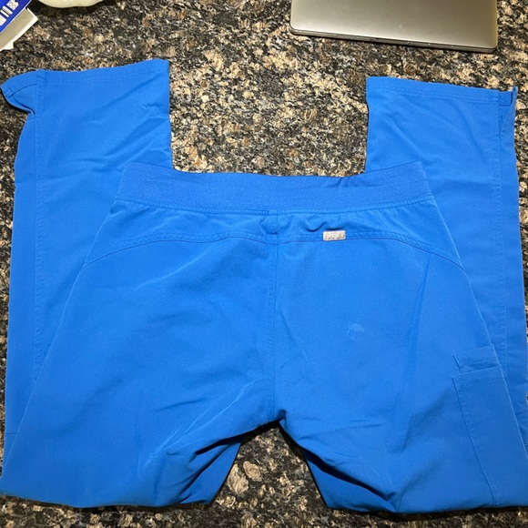 Figs Kade Cargo Scrub Pants™ - Picture 6 of 9